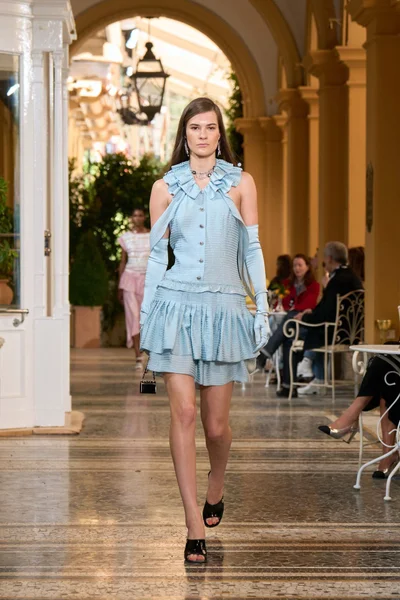 Look 49